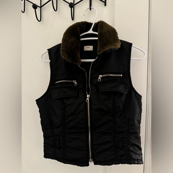 Good clothes with cheap price :) $15/each - Picture 2 of 10